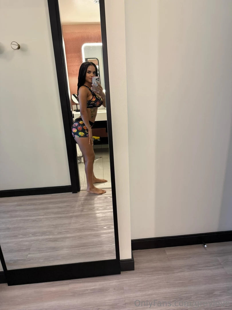 Slim thiccc just how you like it 