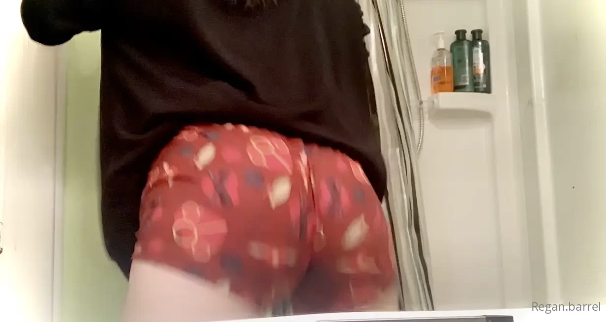Toy or sex video next first person to tip also gets a free pic in 