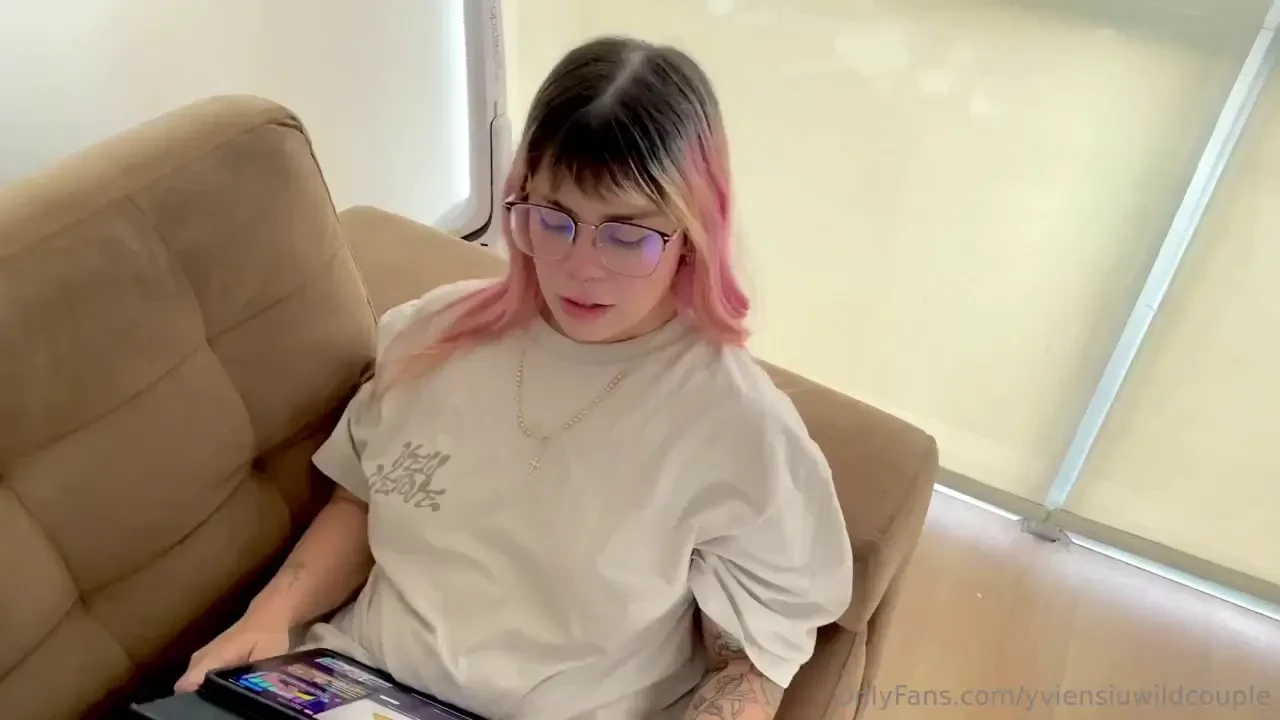 I ended fucking the boyfriend of my roomate i was bored at home when 