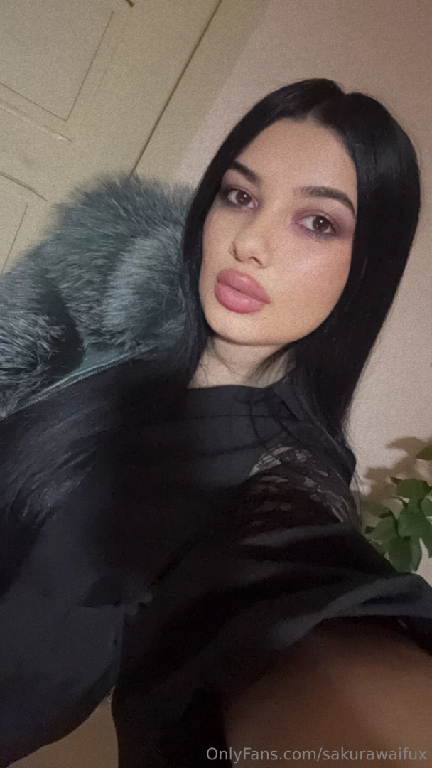 You re lost in your own world lifestyle seductive model beauty 