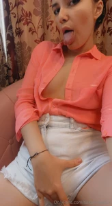 If you join me in cumming i ll offer you some delicious presents