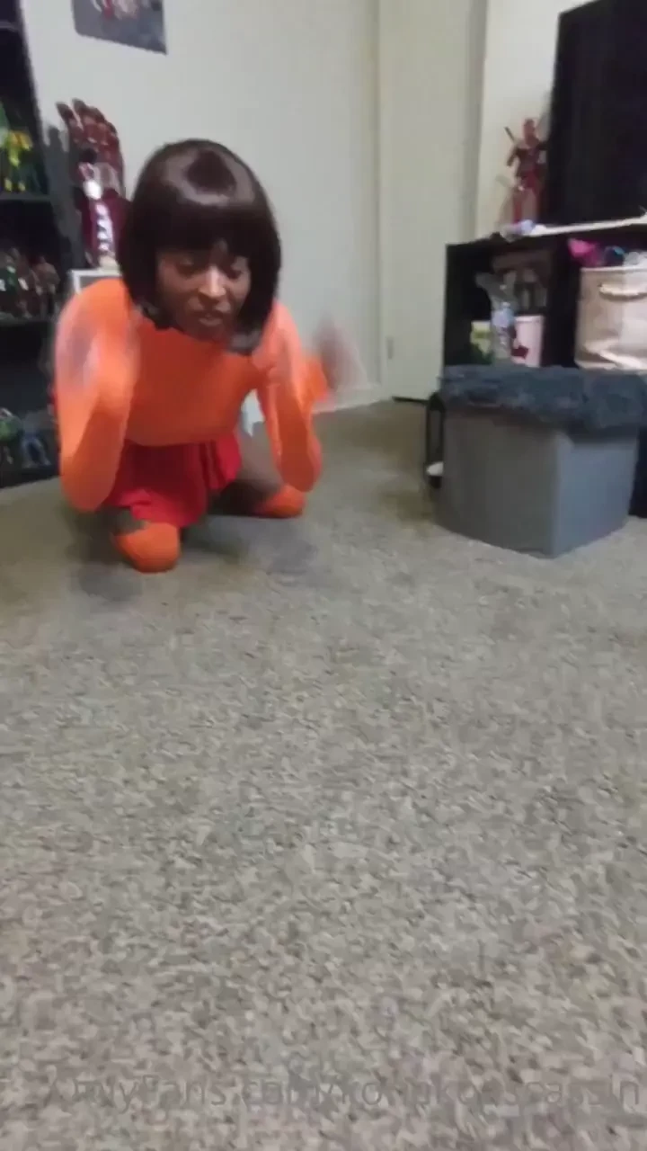 This is why velma really needs to invest in some damn contacts already 