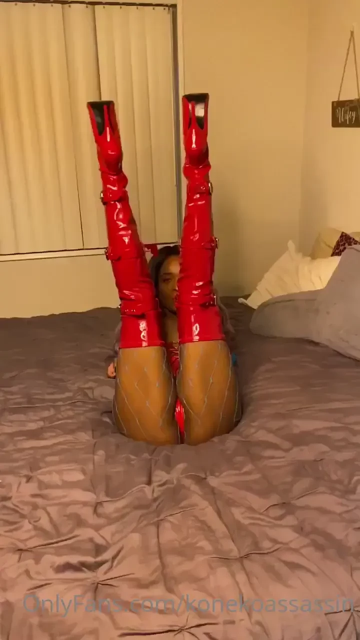 Kicking off the month of october with this lilith inspired look 