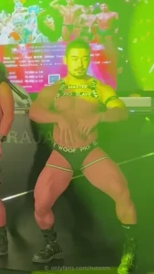 Yesterday was a day off so i went to the beach to play i couldn t swim