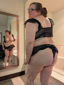 I love the ruffles on this top part 9