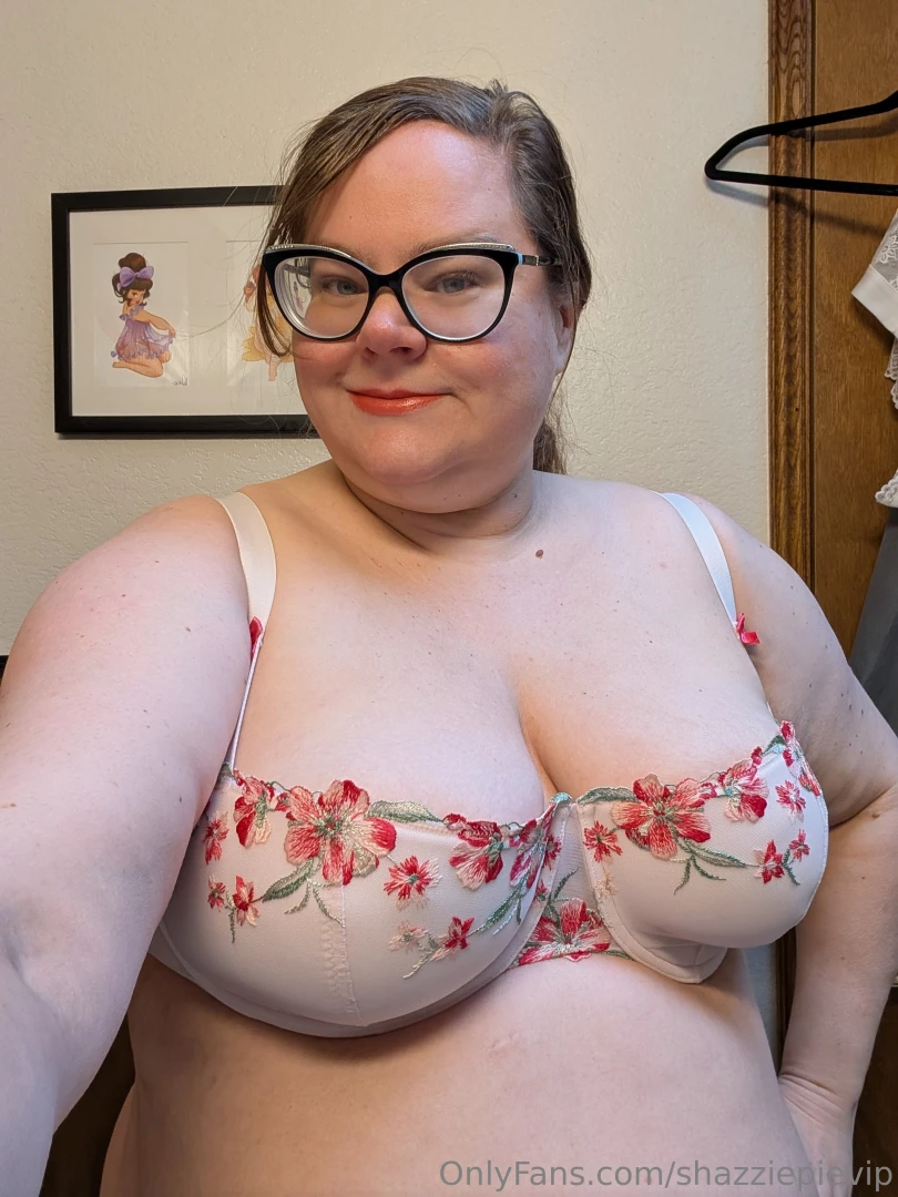 I wanted to wear a cheerful bra since it s a bit cold and gloomy today part 1 