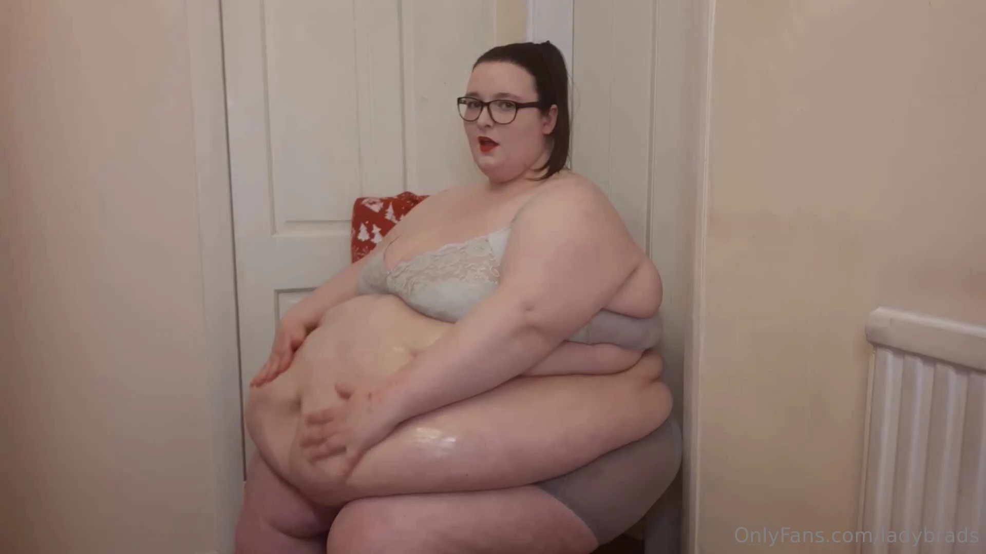 12 minute oil show - watch as i rub baby oil all over my huge belly part 5 