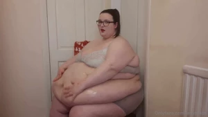 12 minute oil show - watch as i rub baby oil all over my huge belly part 5