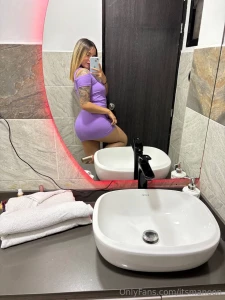 Tu veux bien soulever ma jupe