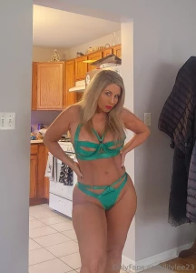 Happy hump day green is my fav color and this set does not disappoint part 13