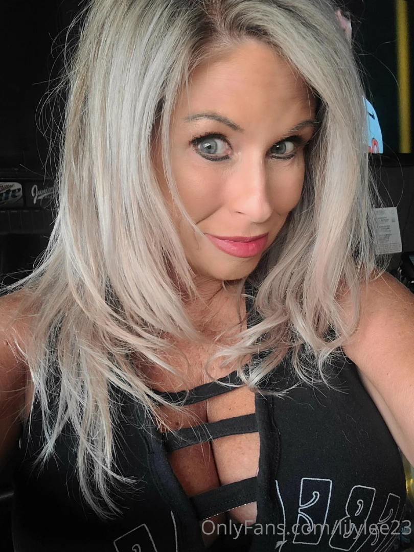 It s friyay i m pouring come cheer me uppppp 
