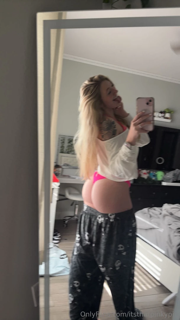 Really needing someone to bend me over infront of this mirror 