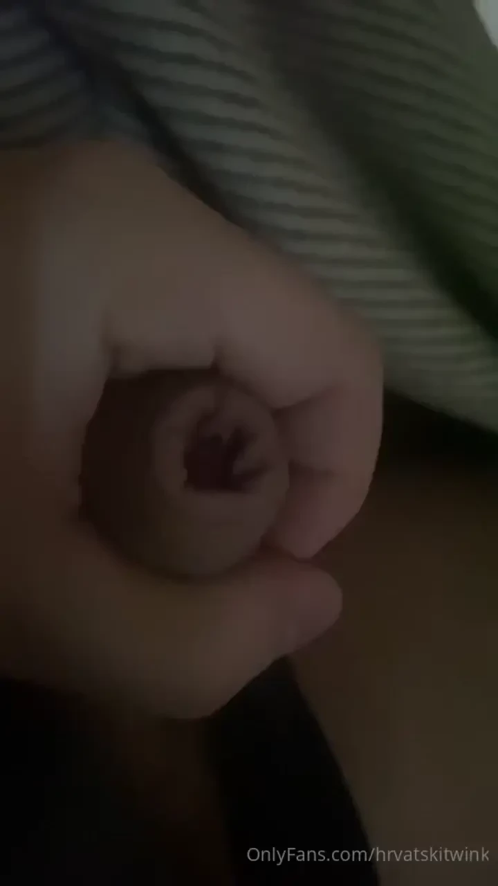 Ta mu radi za mene dok mu ena spava 