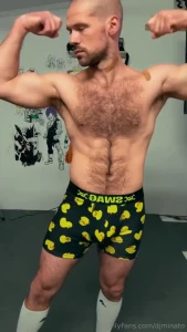 Just me flexing and then teasing my hole