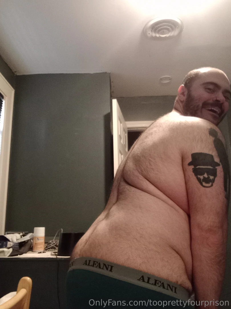 Showing off more fat rolls and plumber s crack 