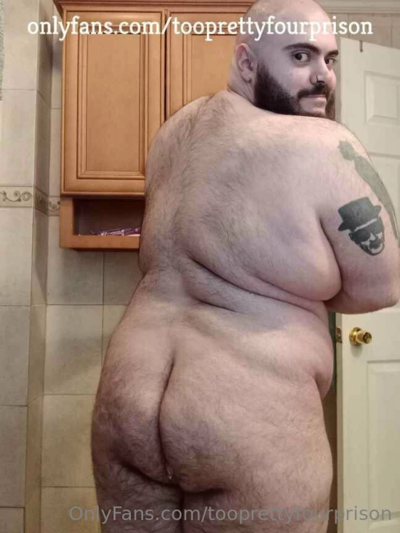 This fat ass just swallows that buttplug with how big i am 