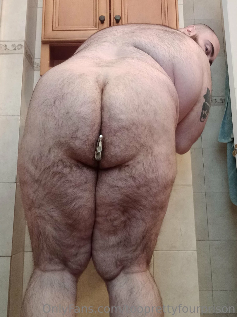 This fat burly ass is swallowing that butt plug for breakfast 