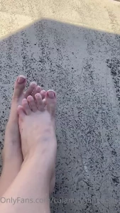 Wheeeeere are my foot daddy s i m heading back to civilization very
