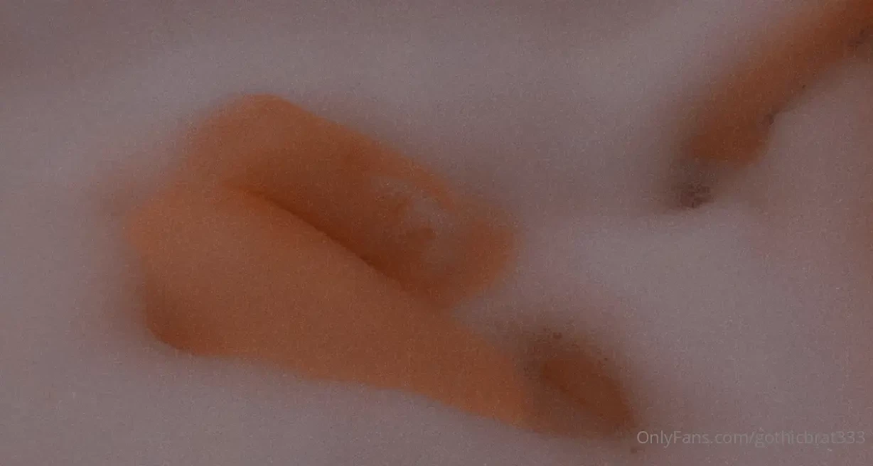 Check out my paid account to see uncensored content gothicbrat666 