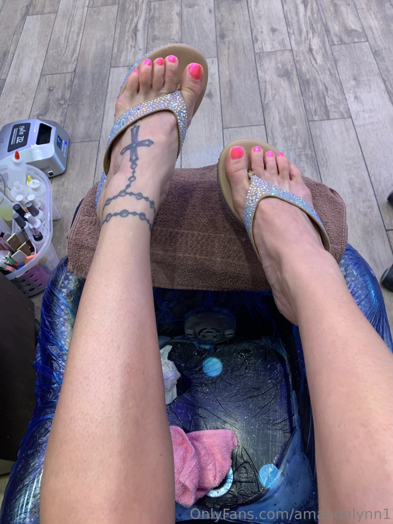 Happy monday tanning toes and totally good vibes part 5 