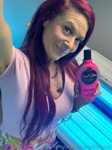 Happy monday tanning toes and totally good vibes