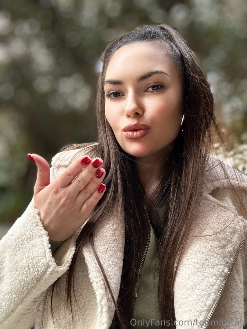 Just give you my air kiss for a good mood 