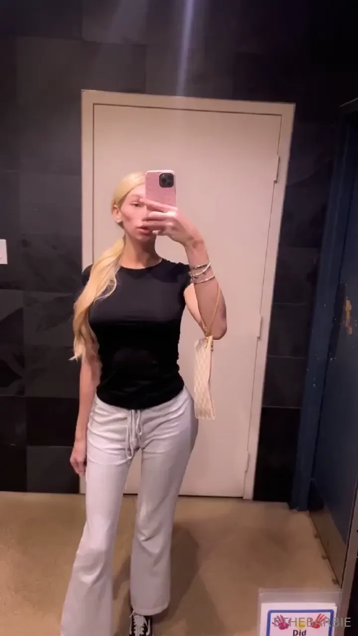 Caught checking myself out is that sooooo bad 