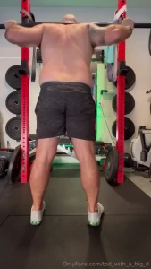 Leg day workout complete did a set without shorts on should i post