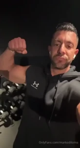 No puedo dejar de presumir de b ceps y abdominales cada d a me siento