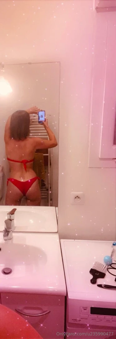 Regarder la comment elle a chaud cette salope 