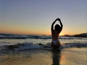 Come and sit with me and come cum with me on my private discounted