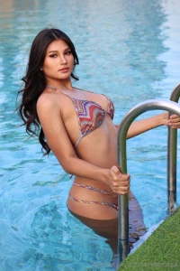 Do you like swimming wanna swim with me babe