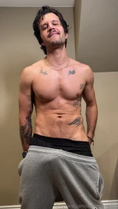 Happy sunday a few grey sweats pics and underwear pics enjoy