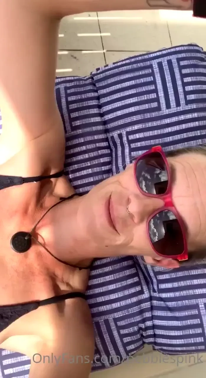 Its a super hot day here on the gold coast soaking up all the sunshine 