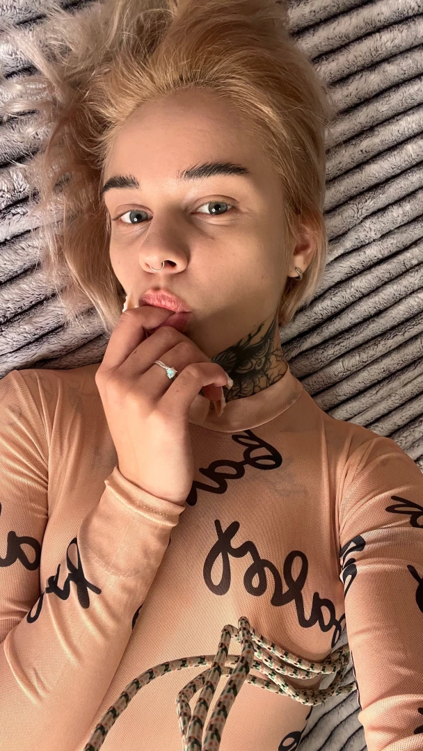 Briefly about me put the phone on charge i sit waiting half an hour 