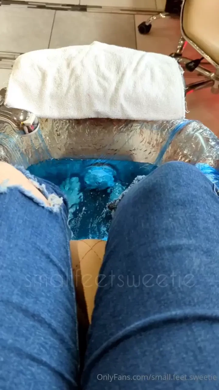 I love being spoiled i got treated to a fresh pedi 