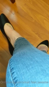 You re looking over my shoulder and watching me play with my flats can