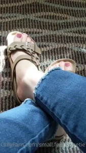 I m loving these pink toes