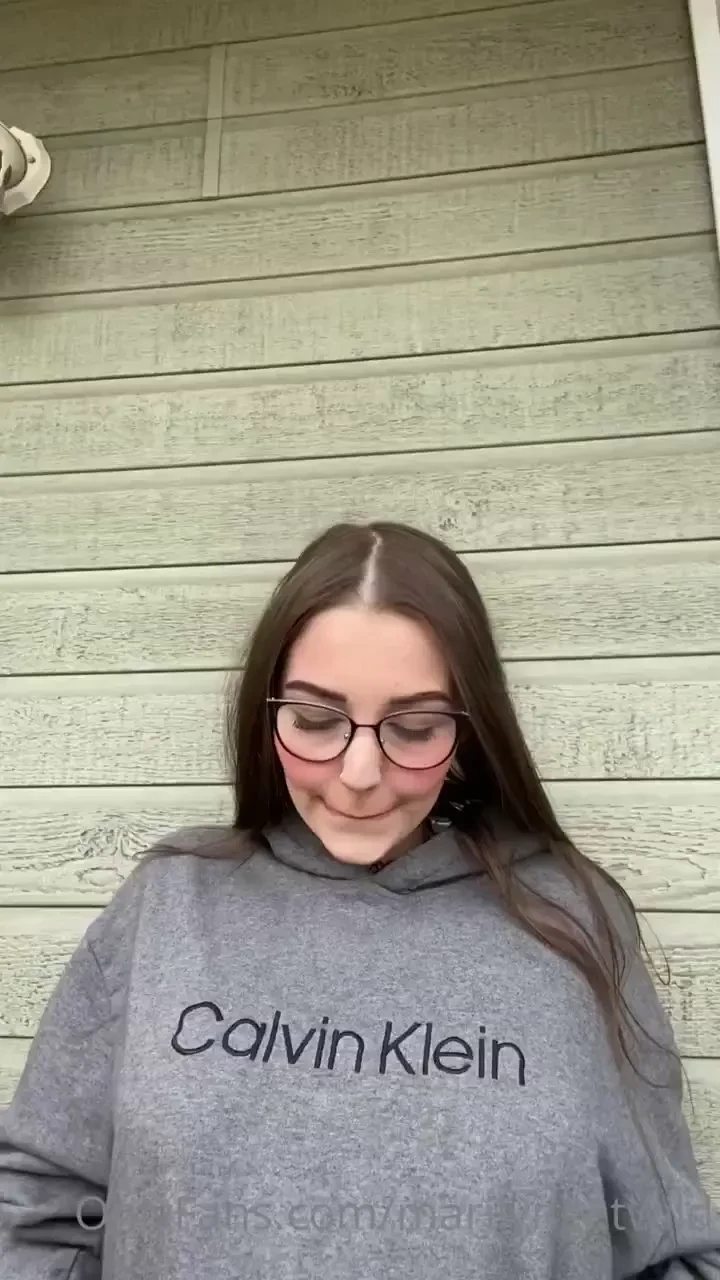 Like si tu veux plus de contenu en public - like if you want more 