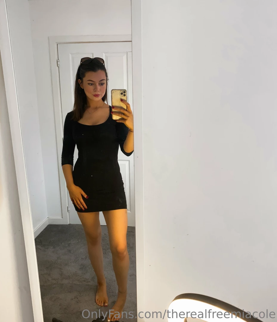 What do you think of todays office outfit fun fact about me i work a part 2 