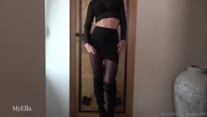 Watch me play with myself in these sexy seamless black polkadot