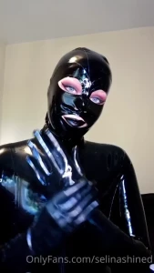 Thank you so much to graham for gifting me my new latex gloves he was