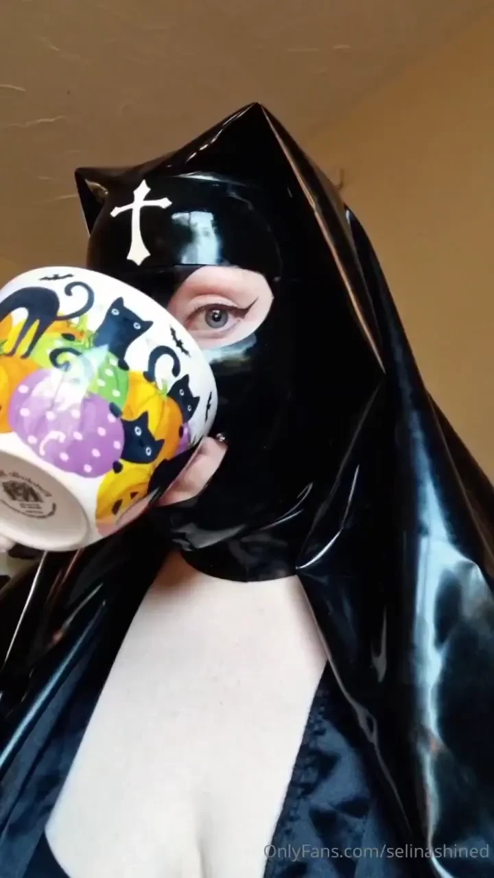 Sister shine up to her old tricks 