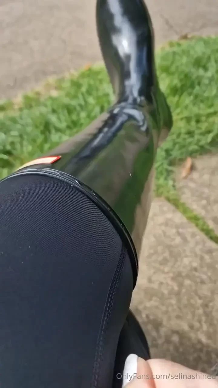 Spend the day with me and my wellies here we go on a little jaunt to 