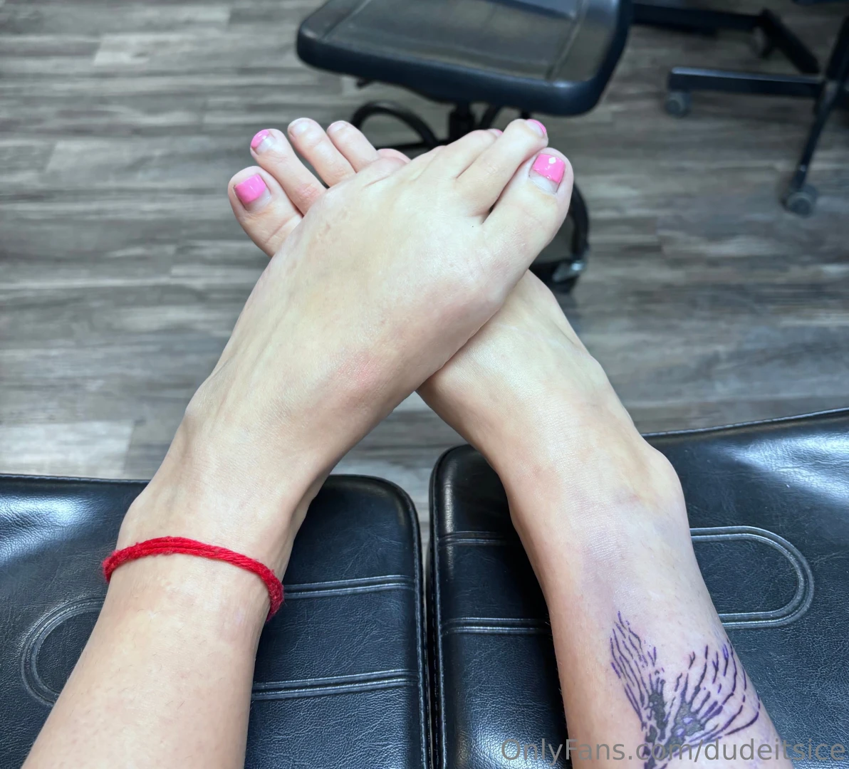 Not gonna lie life has been well lifing enjoy my first ever feet pic part 2 