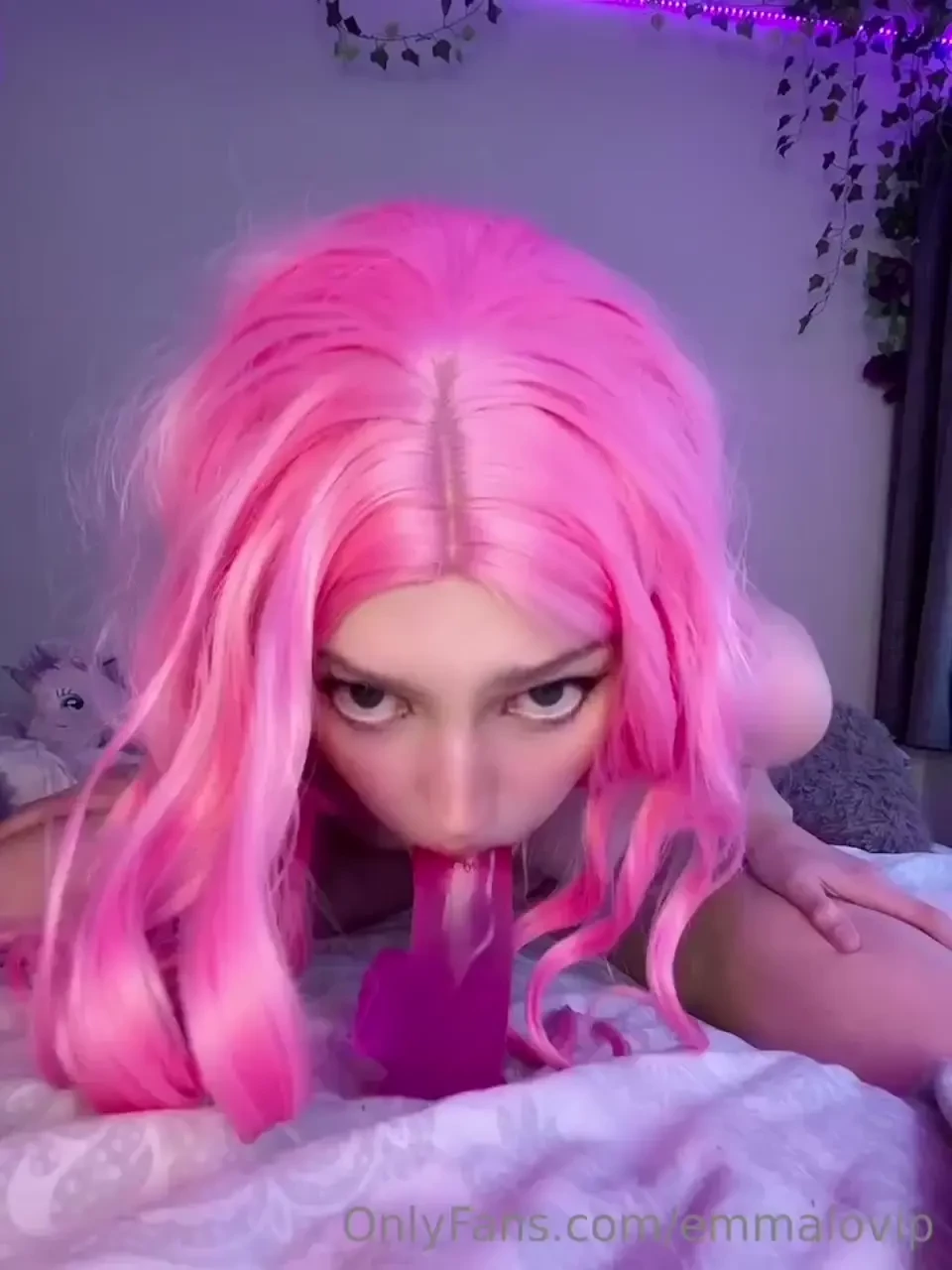 Give me your hard cock and i will make him happy 