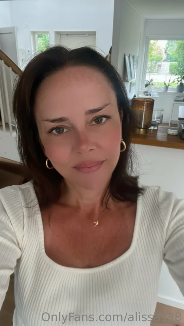 This is me being a good girl dm me if you want to see the naughty girl 