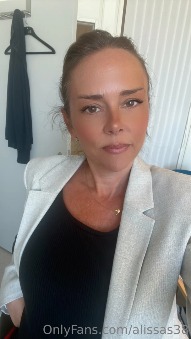 A long day at the office today now i m ready to be naughty 