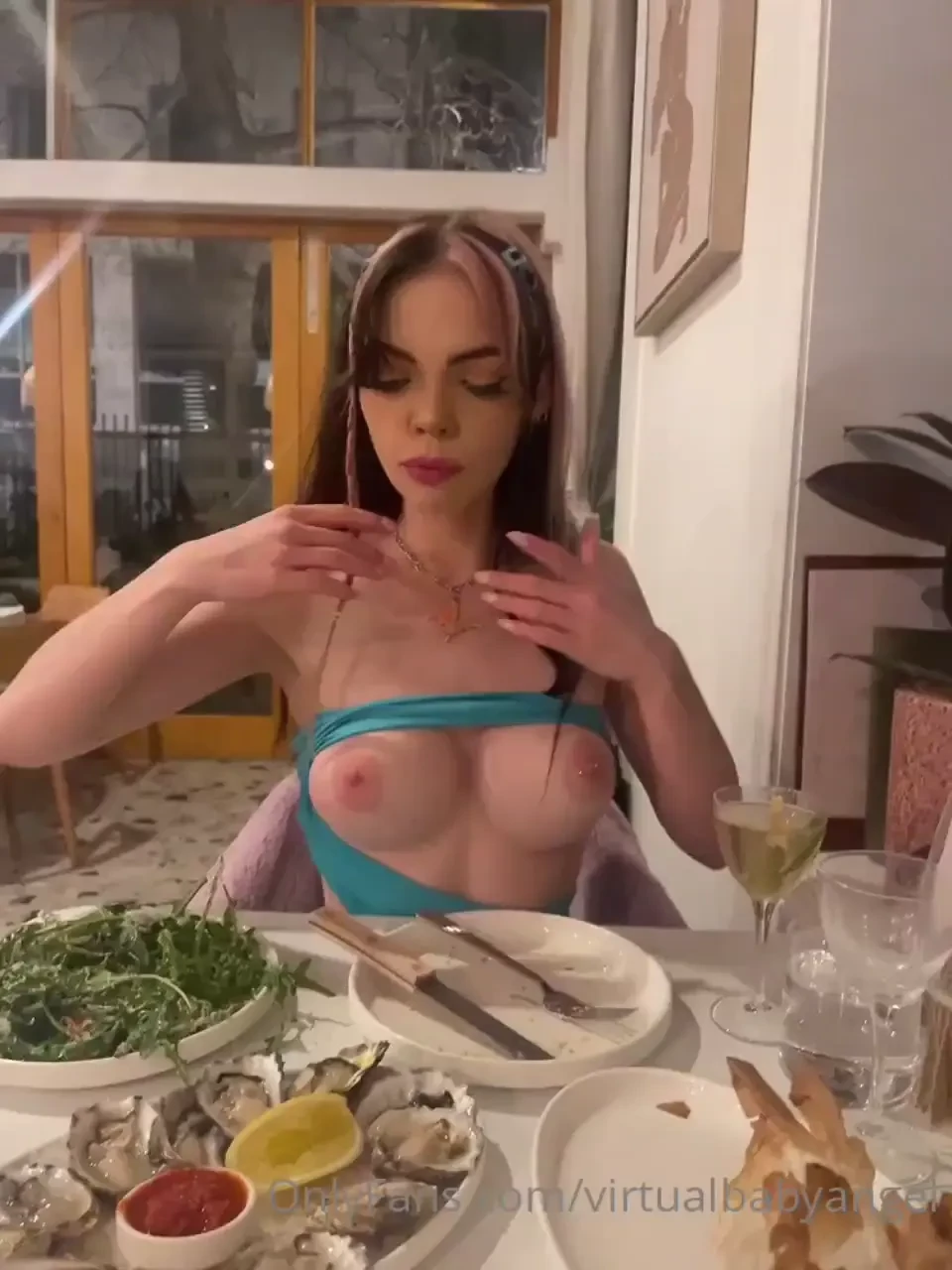 Reasons why you should take me on dinner dates 