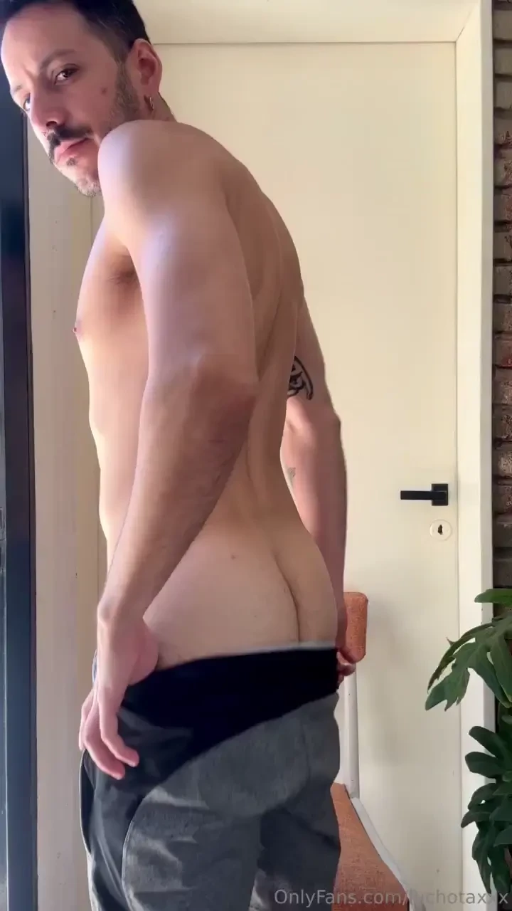 Hey dear i came back super horny from the gym look how i get naked for 